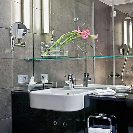 Adina Hackescher Markt 4*