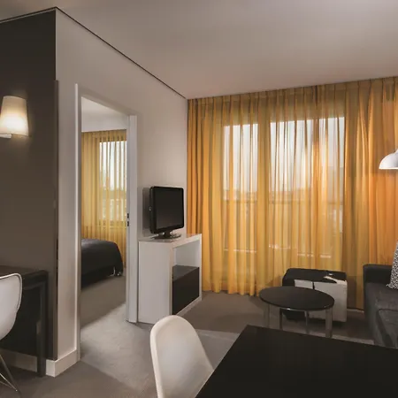 아디나 아파트먼트 하케쉐르 마르크트 4*