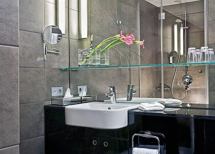 أدينا هاكيشر ماركت 4*